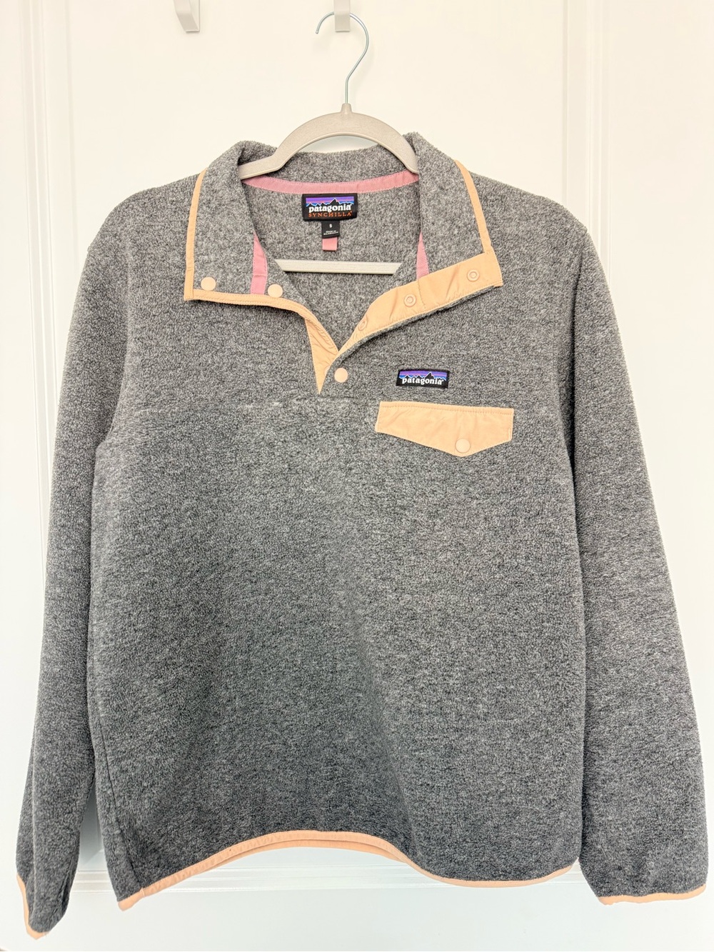 Patagonia Lightweight Synchilla Snap-T Fleece Pullover - Gray/Peach Women Small